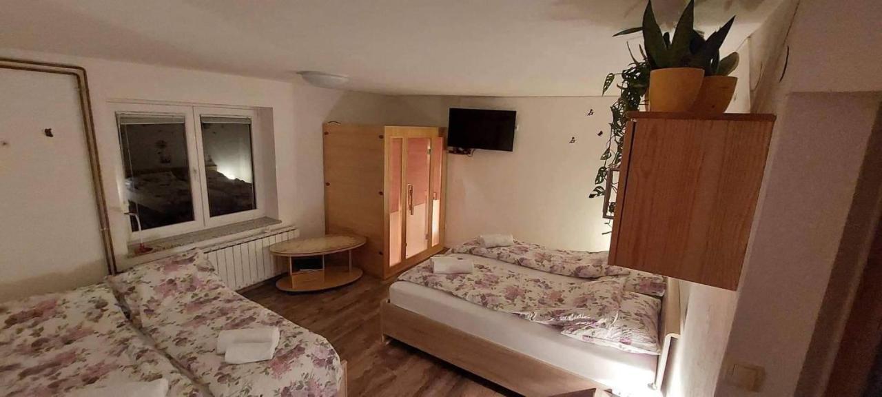 Apartma Na Ravnicah 체르크노 외부 사진