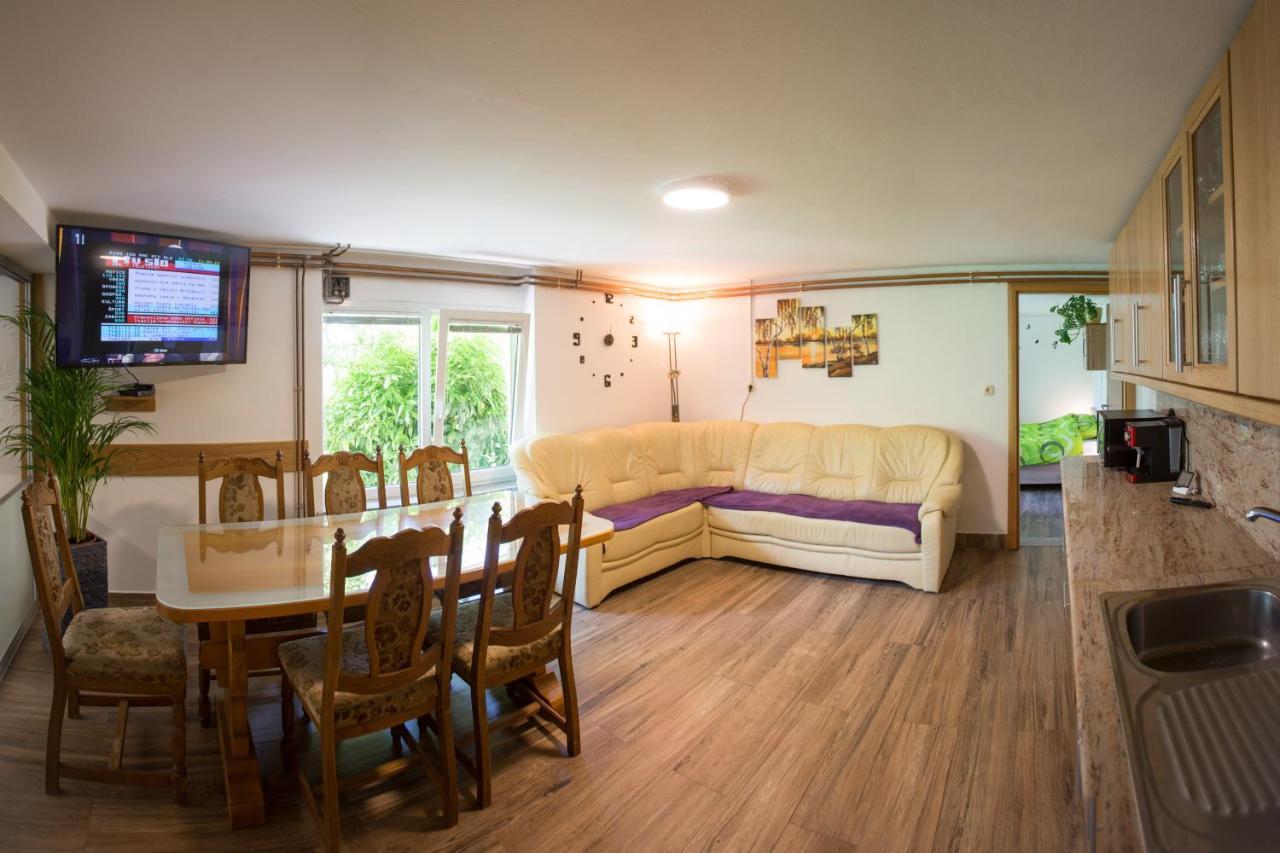 Apartma Na Ravnicah 체르크노 외부 사진